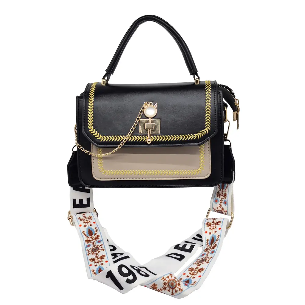 حقيبة القطة الذهبية